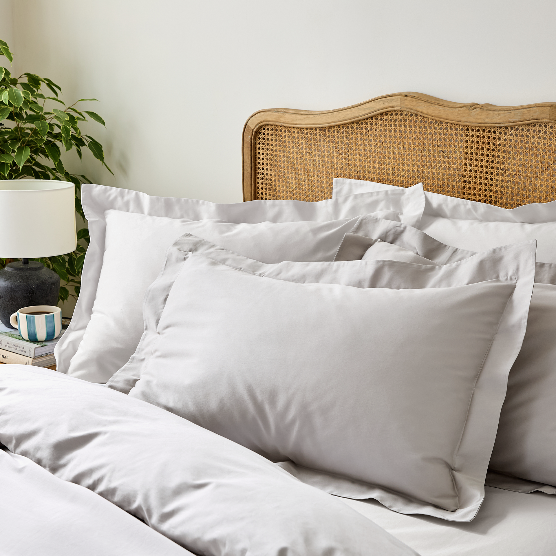 edged_20pillowcases_20-_20dove_20grey_20-_20hero.png